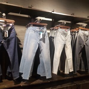 Jeans von Superdry / Mode-Basics in den MÜNSTER ARKADEN