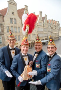 Prinzenwiegen in den MÜNSTER ARKADEN Prinz Thorsten II bereitet sich auf das Prinzenwiegen in den MÜNSTER ARKADEN vor