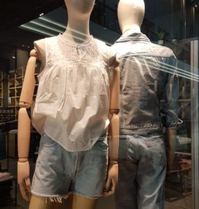 Standoutfit von Levis / Bademode in den MÜNSTER ARKADEN