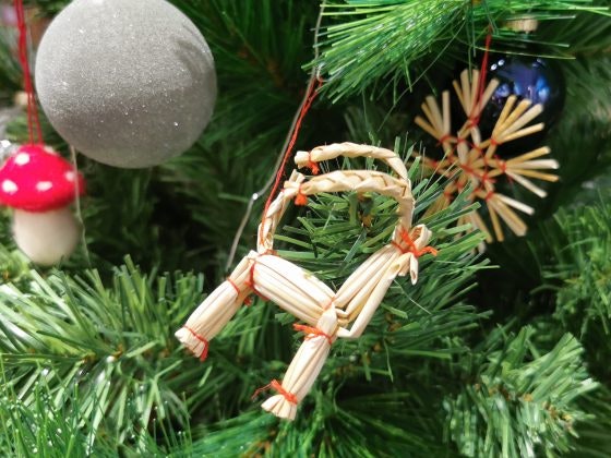 Hol dir Weihnachtsdeko für Weihnachtsbäume und Dekokränze von Søstrene Grene