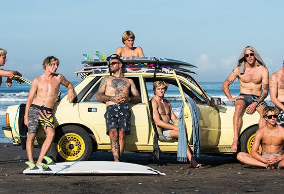 Entre no mar com a Billabong