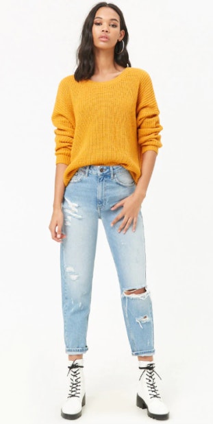 Inspire-se neste look –Sweaters, jeans, brinco argolas e botas estilo militar. Sweater Forever 21 - 23€ / Jeans Forever 21 - 27,00€ / Botas estilo militar pretas Forever 21 - 35,00€ / Brincos argolas Forever 21 - 3,00 € 