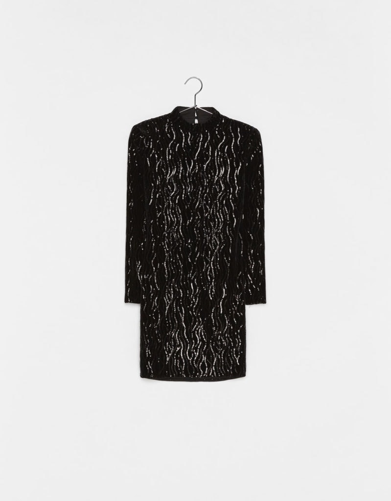 Vestido com lantejoulas preto, Bershka, 39,99€