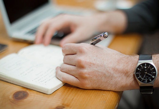 relogios-escritorio-trabalho