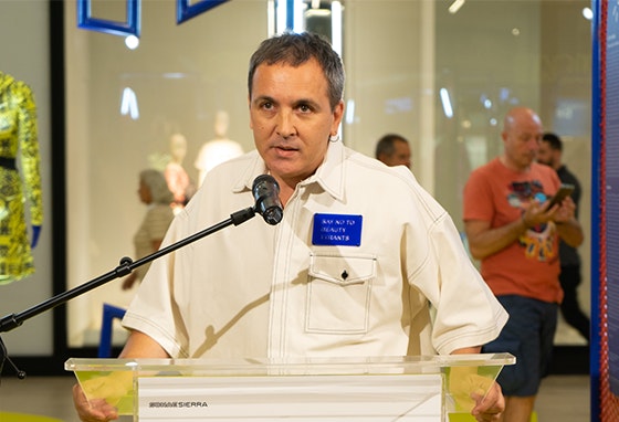 dino-alves-cria-peca-inspirada-em-keith-haring