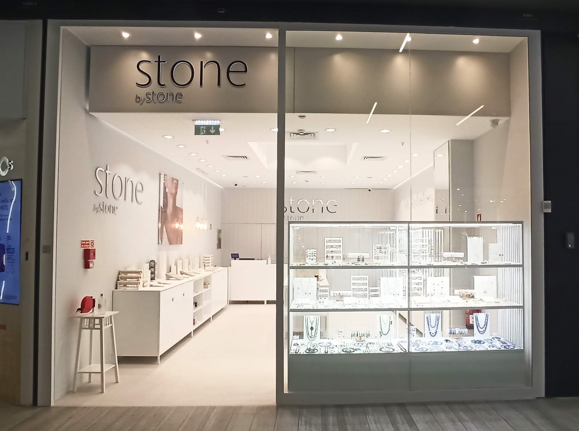 stone-by-stone-cascaishopping.jpg