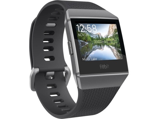 Relógio Desportivo FITBIT Ionic em Multicor S e L, antes a 299,99€ e agora a 149,99€, na Worten