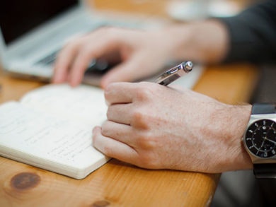 relogios-escritorio-trabalho