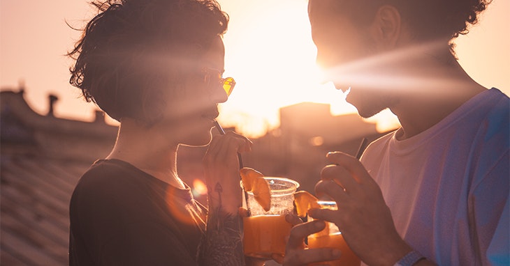 5 receitas de bebidas para um sunset em casa