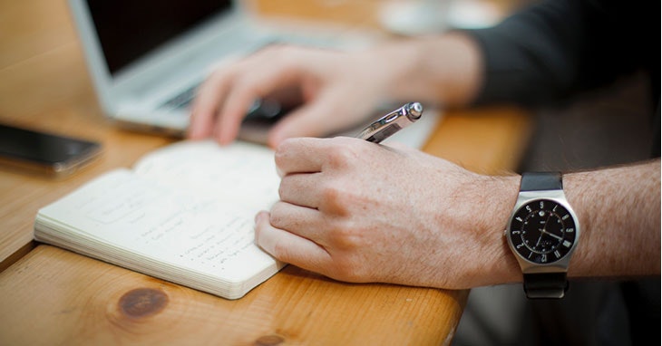 relogios-escritorio-trabalho