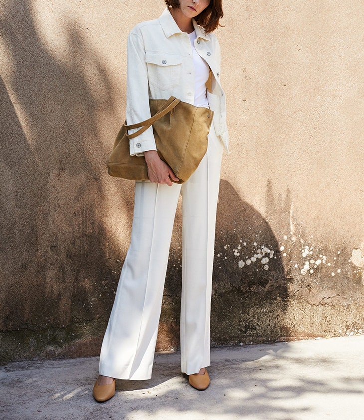 5 outfits con bolsos shopper