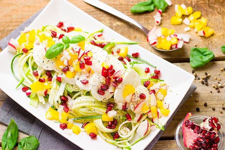 Ensalada con granada como alimento para la temporada de otoño granada, ensalada, recetas, saludables