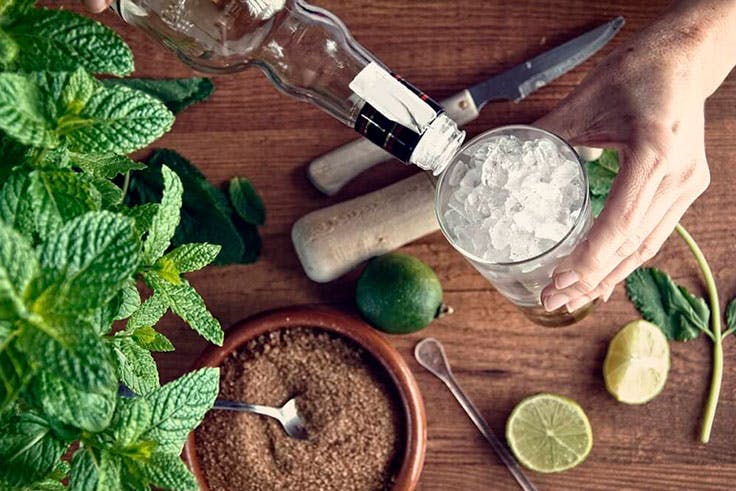 Descubre las curiosidades que no conocías sobre la preparación del mojito