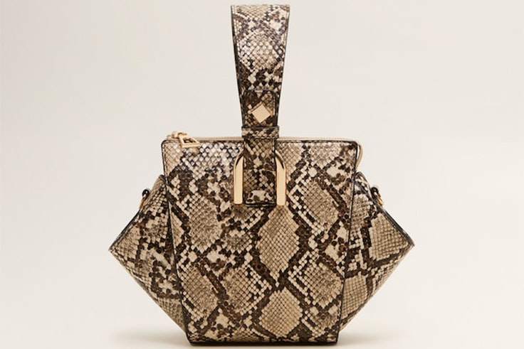 bolso-saco-estampado-serpiente-mango