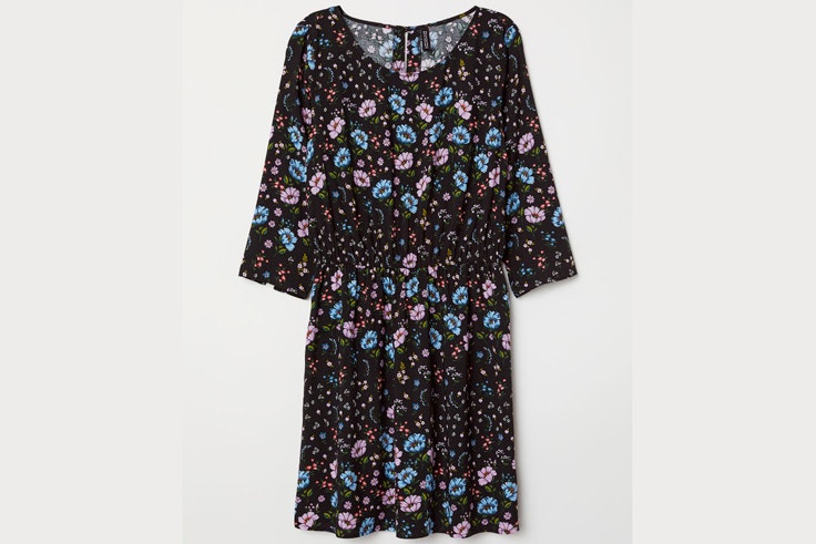 vestido-negro-estampado-flores-hm