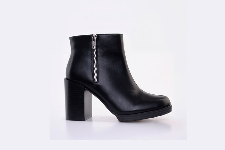 botin-negro-bajo-cremallera-plata-marypaz
