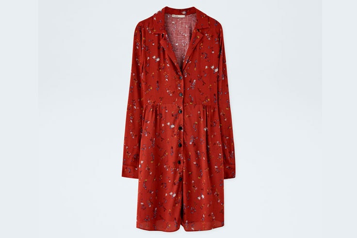 itziar-aguilera-vestido-rojo-estampado-flores-pull-and-bear