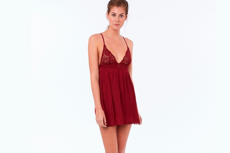 lenceria-roja-vestido-lencero-granate-etam