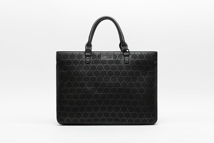 bolso-negro-perforado-troquelado-MISAKO