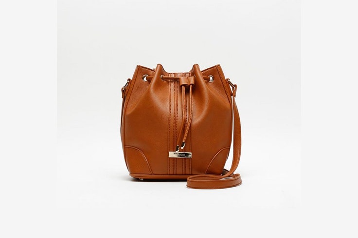 bolso-saco-color-camel-misako