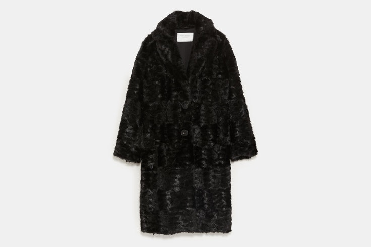 abrigo-largo-negro-pelo-zara