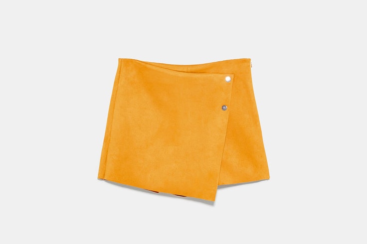 falda-pantalon-de-ante-mostaza-zara