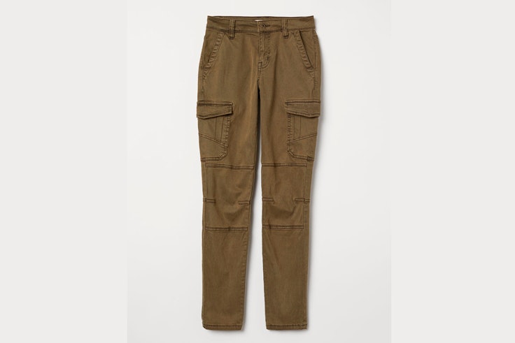 pantalon-verde-kaki-detalle-bolsillos-laterales-hm