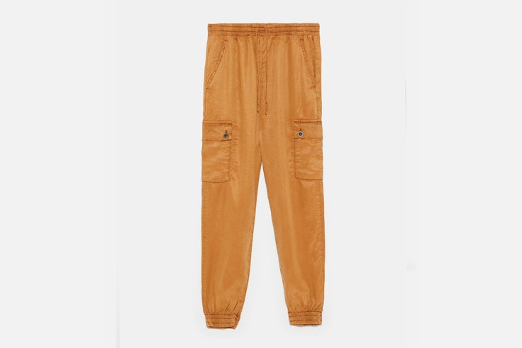ladyaddict-look-casual-pantalon-cargo-top-blanco-bolso-mini-zara