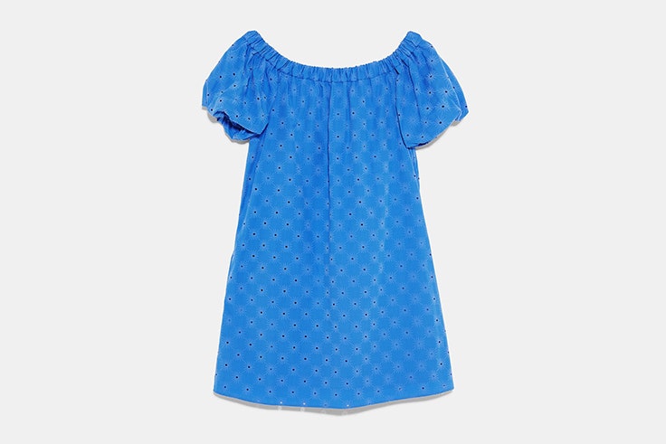 vestido-hombro-color-azul-zara
