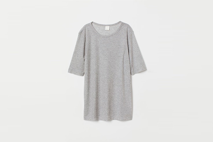 camiseta gris H&M día mundial de la amistad