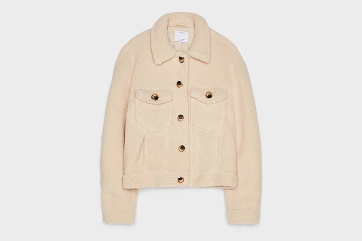 chaqueta beige abrigo de borreguito Bershka