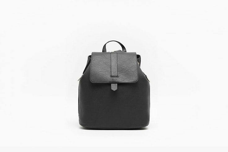 mochila negra de misako Saray Luis Martín