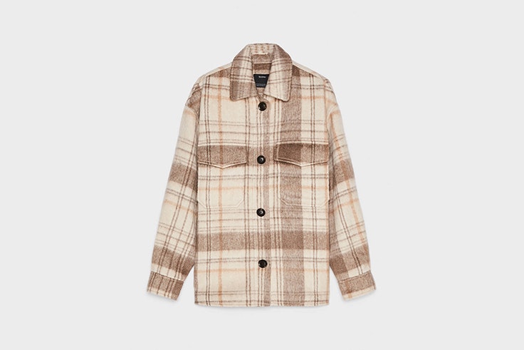sobrecamisa de cuadros de color arena de Bershka Matilda Djerf