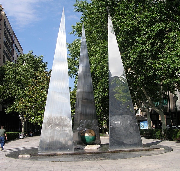 Las cinco mejores estatuas de Zaragoza: monumento a la Constitución española de 1978