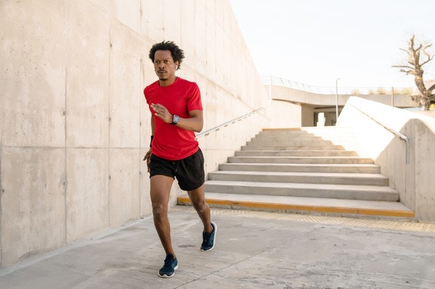 Correr al aire libre tiene beneficios para la salud Correr al aire libre tiene beneficios para la salud