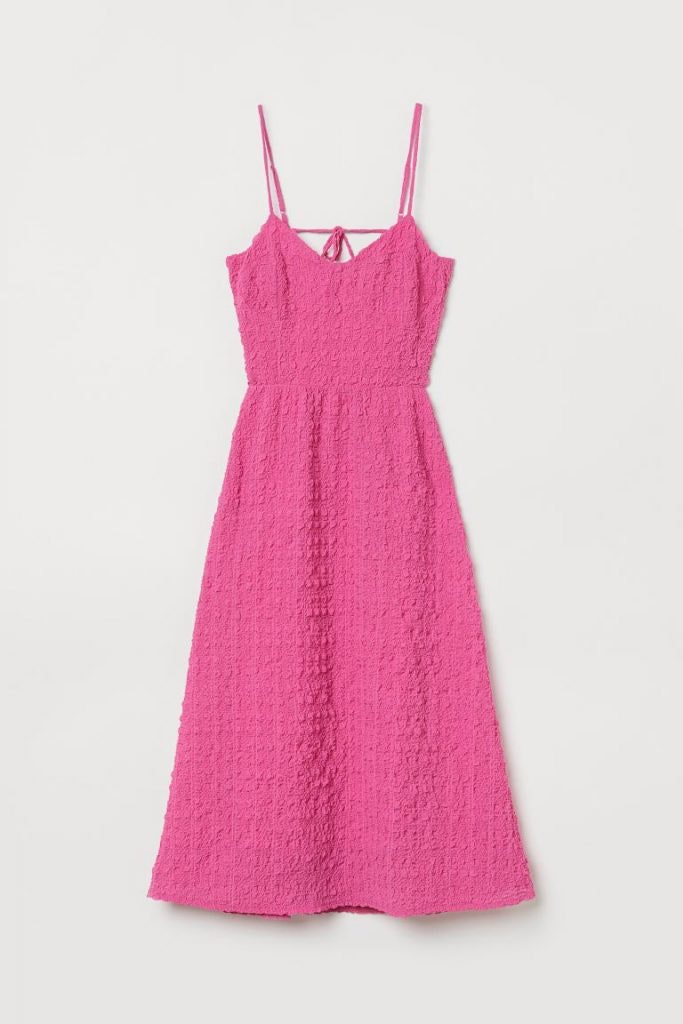 ¡Apuesta por los colores más llamativos y serás la reina del verano! Vestido rosa de H&M