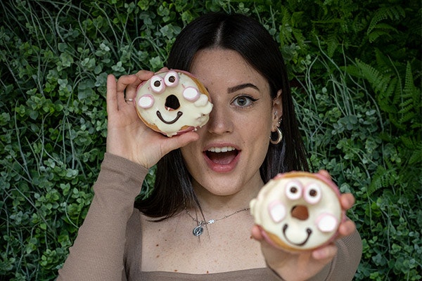 ¡Feliz Día del Donuts! Donut animado de Loops & Coffee GranCasa