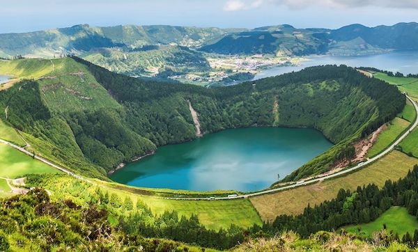 Visitar São Miguel, a Lagoa das Sete Cidades, a Lagoa do Fogo, a Ilha Terceira, o Faial e o Pico + estadia sete noites + 13 refeições, Agência Abreu, desde 1215€