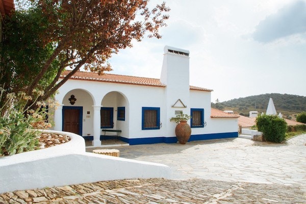 Duas noites no Hotel Rural Horta da Moura + pequeno almoço + passeio de barco e charrete, Agência Abreu, desde 139€