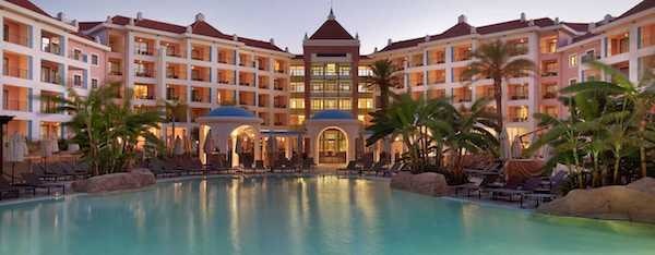 Duas noites no Hilton Vilamoura Cascatas Golf Resort & SPA + pequeno almoço + spa, Agência Abreu, desde 221€
