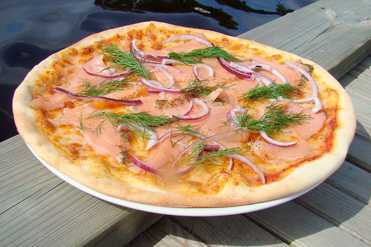 pizza de salmón ahumado y queso