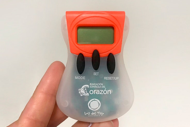 cuida de tu corazón con el Podómetro naranja de la fundación española del corazón Talleres Cuida tu corazón
