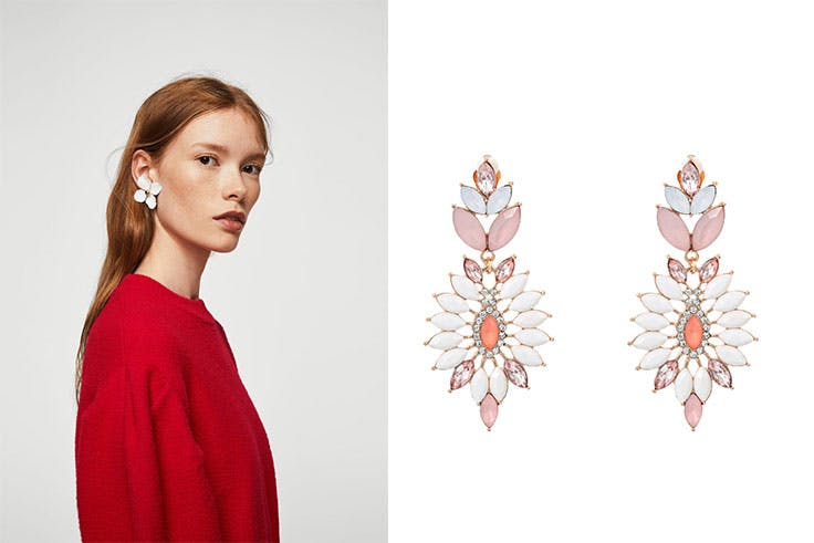 pendientes florales de tendencia Pendiente flor Mango (7,95€) / Pendiente princess Parfois (12,95)