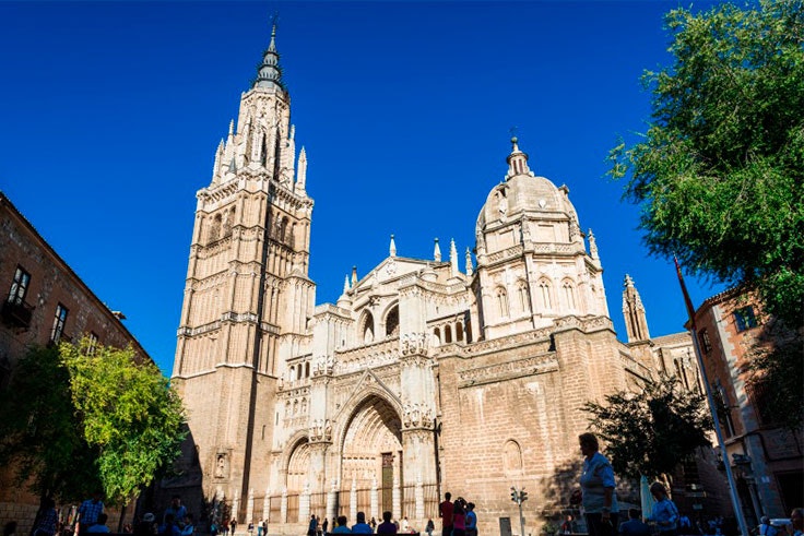 Vistas de la fachada de la Catedral de Toledo 