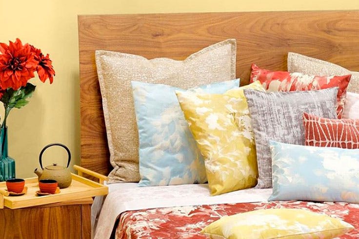 Dormitorio con decoración de la tienda A loja do gato preto