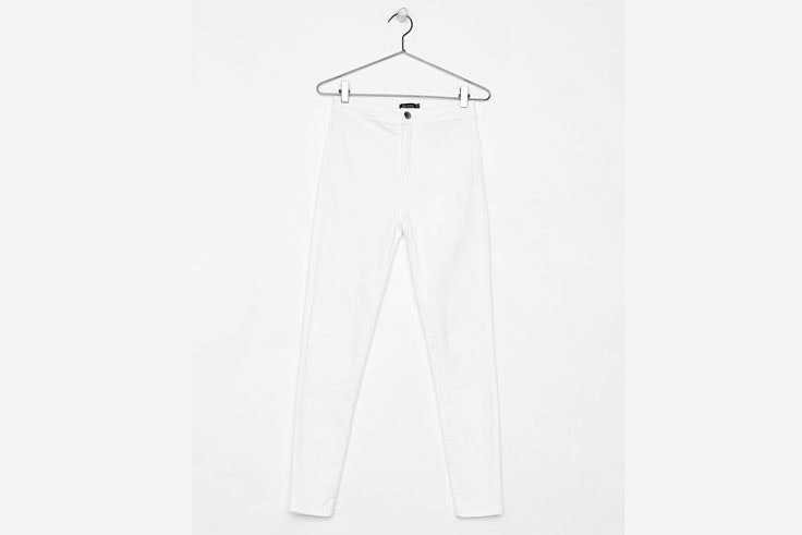 pantalon-estrecho-color-blanco-bershka