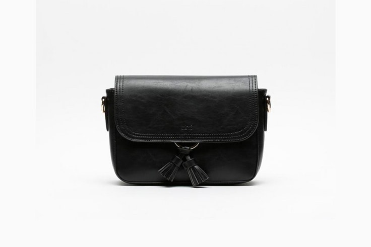 bolso-negro-bandolera-fleco-misako