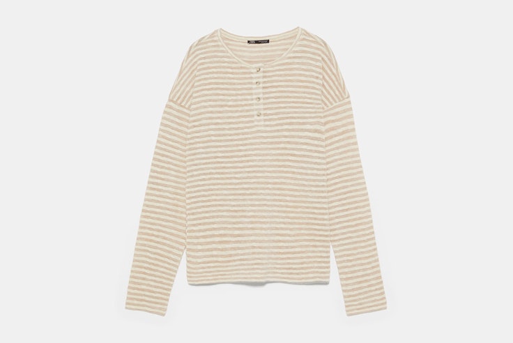 camiseta-de-rayas-beige-manga-larga-zara