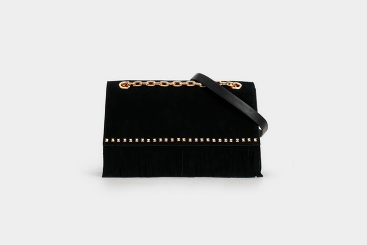 bolso-bandolera-negro-ante-detalles-dorados-parfois