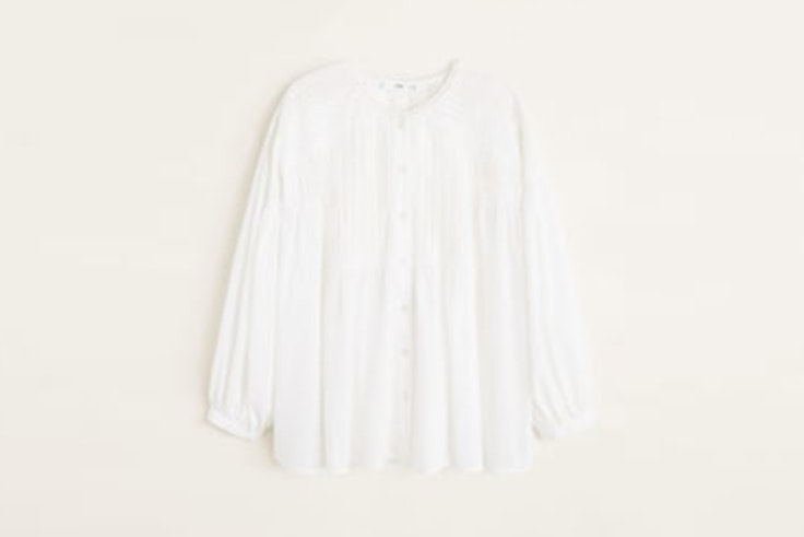 Blusa blanca con mangas abotonadas de Mango 